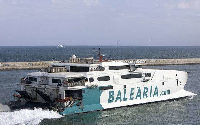  Digital. Barcelona 02/08/06 - Flota de la compañia naviera Balearia atracada en el puerto de Barcelona.  - (c) Vicens Gimenez
