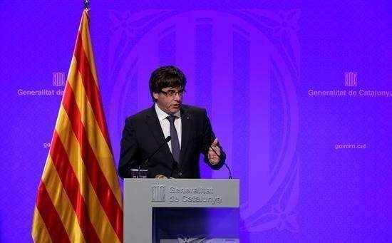 Puigdemont retrasa al martes su comparecencia en el Parlament tras el 1-O