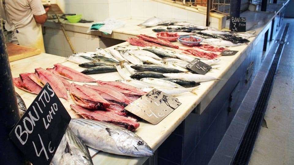 Puesto de pescado en el Mercado Central (C.A./ARCHIVO)