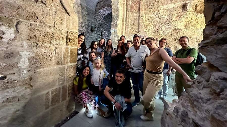  El grupo de bloggers especializados en su visita a la Puerta Califal / Mohammed Ettouileb 