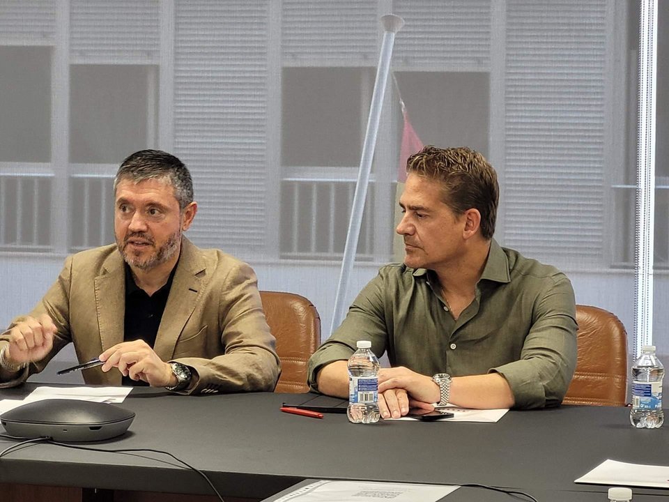 Juan Manuel Doncel, presidente de la Autoridad Portuaria y Karim Bulaix, presidente de la Cámara de Comercio (Cedidas)