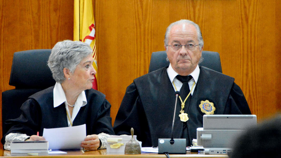 El presidente del Tribunal, Fernando Tesón / Alejandro Castillo 
Rosa María de Castro