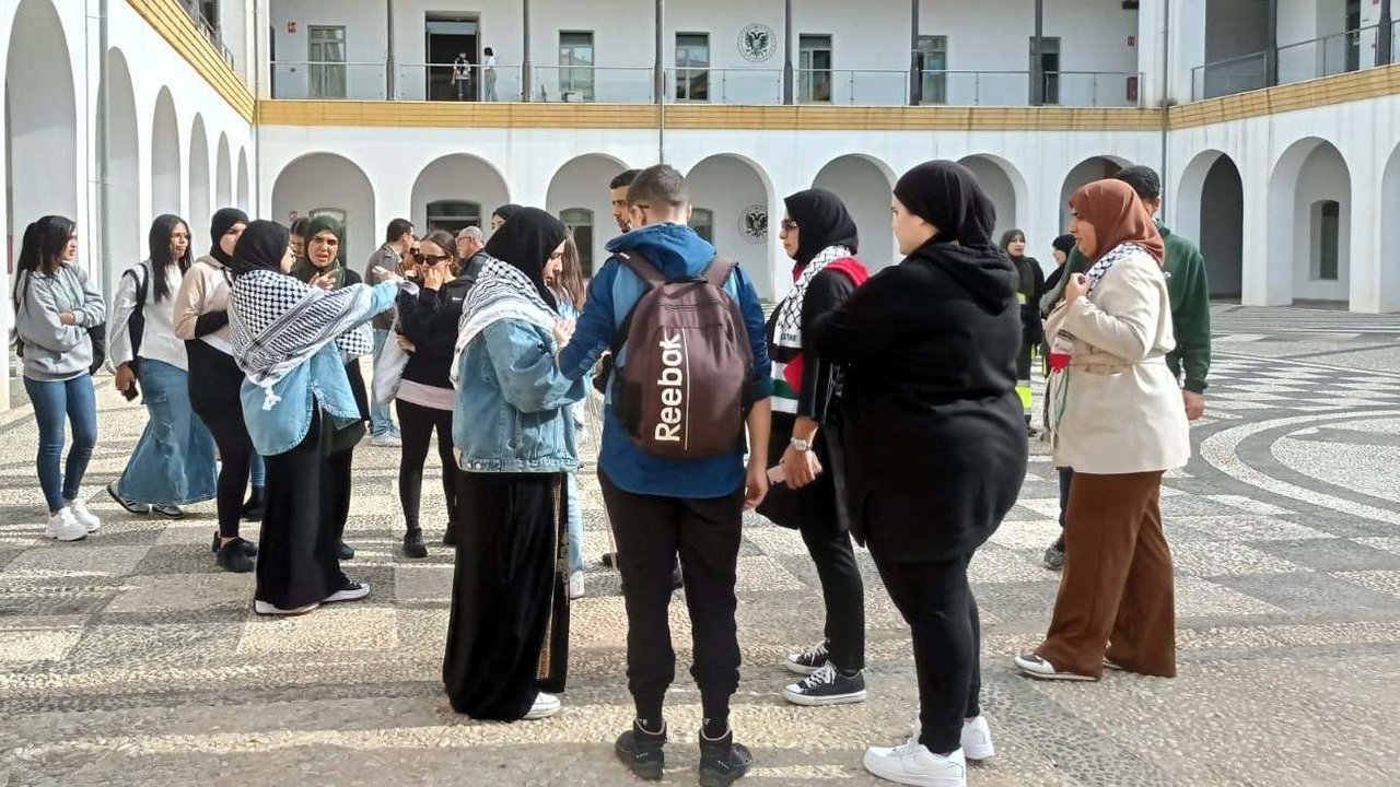 La concentración por Palestina en el Campus de Ceuta ha quedado en indignación (L.P.)