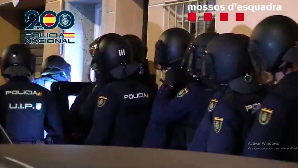 Un momento de la operación policial (POLICÍA NACIONAL/MOSSOS D'ESQUADRA)