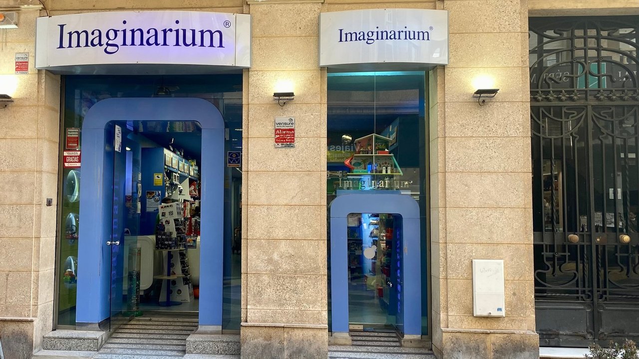 Tienda de juguetes «Imaginarium» en la Calle Real / Álvaro Malpartida