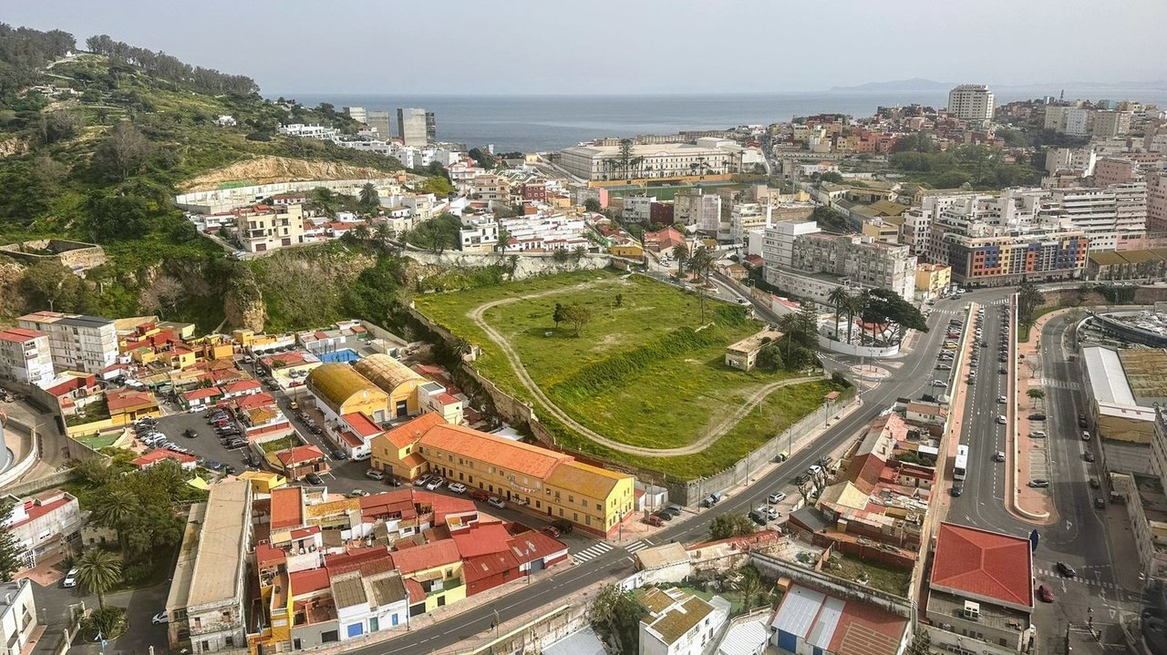 Vista aérea de Ceuta, cuartel de las Heras
