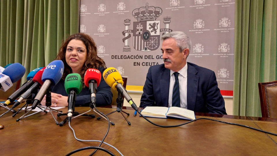 Pérez, durante la rueda de prensa en la que ha presentado al nuevo director del SEPE, Francisco Gil (C.A.)
