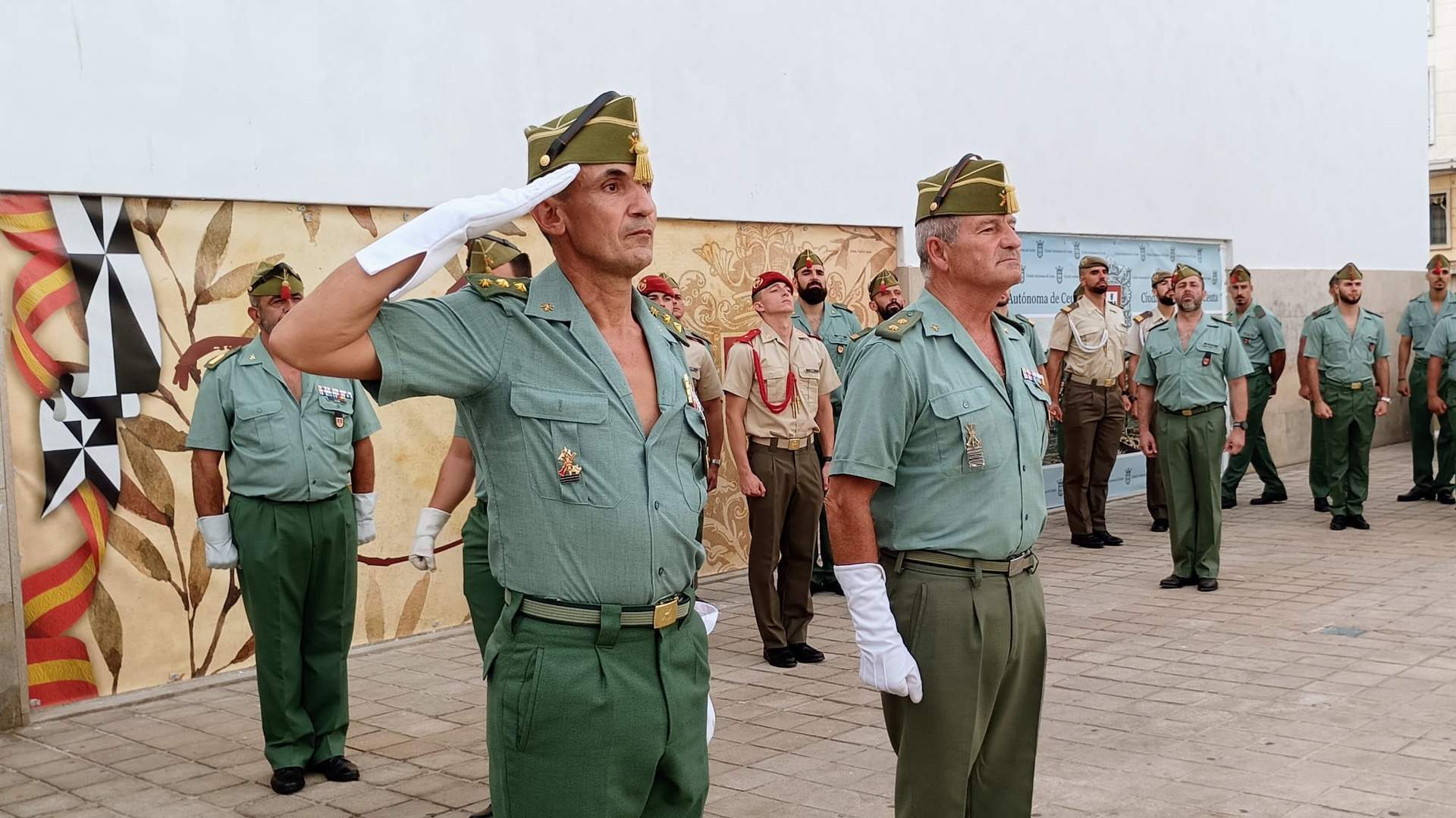 Exhibición de los Gastadores en el Paseo del Revellín
Teniente Coronel  Jesús Araoz y el Coronel Miguel Ángel Jiménez