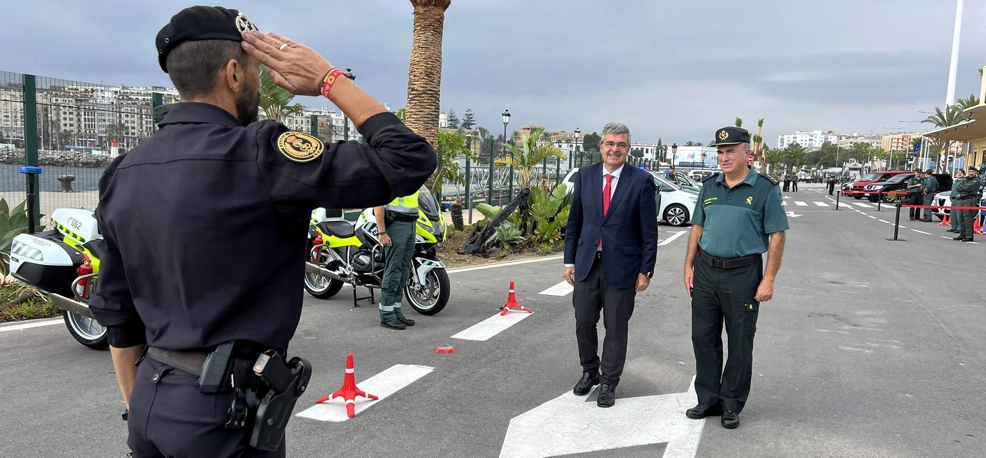 Coronel Gabriel Domínguez y el delegado del Gobierno, Rafael García
Jornada de puertas abiertas de la  Guardia Civil en el Muelle España