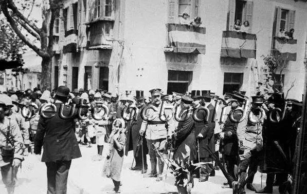 Plaza del teniente Ruiz, acto en su honor, el 2 de mayo de 1915.  (Archivo: Copister&iacute;a Ana S&aacute;nchez)