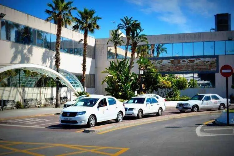 taxis estaci&oacute;n mar&iacute;tima