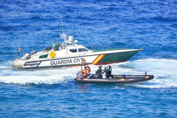 lancha salvamento mar&iacute;timo guardia civil mar goma