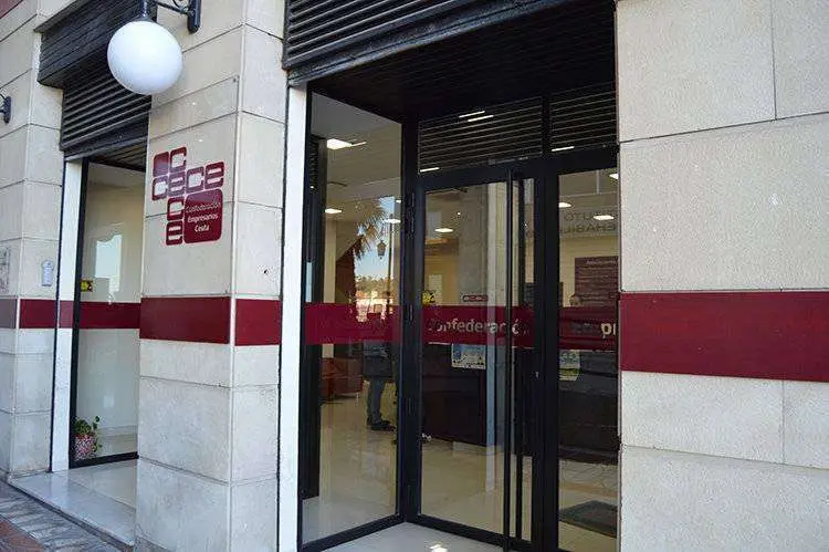 CONFEDERACION DE EMPRESARIOS (4)