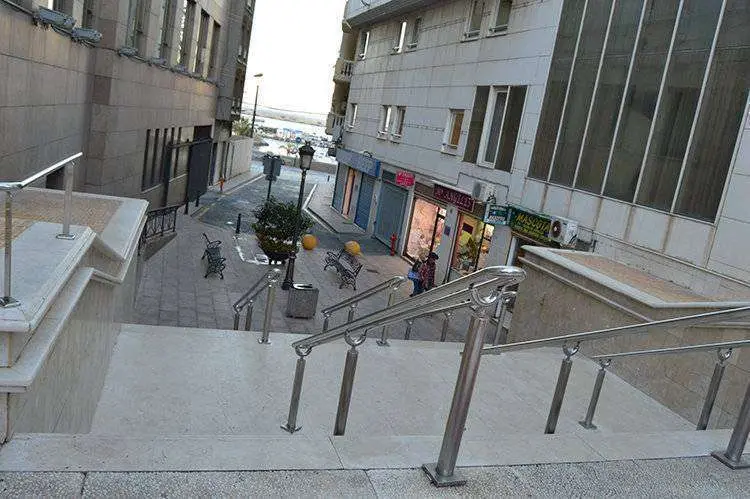 minusv&aacute;lidos barreras arquitect&oacute;nicas escaleras gran v&iacute;a