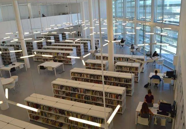 biblioteca publica (2)