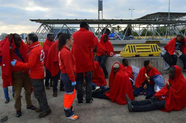 inmigrantes patera a 1,7 millas de punta almina
