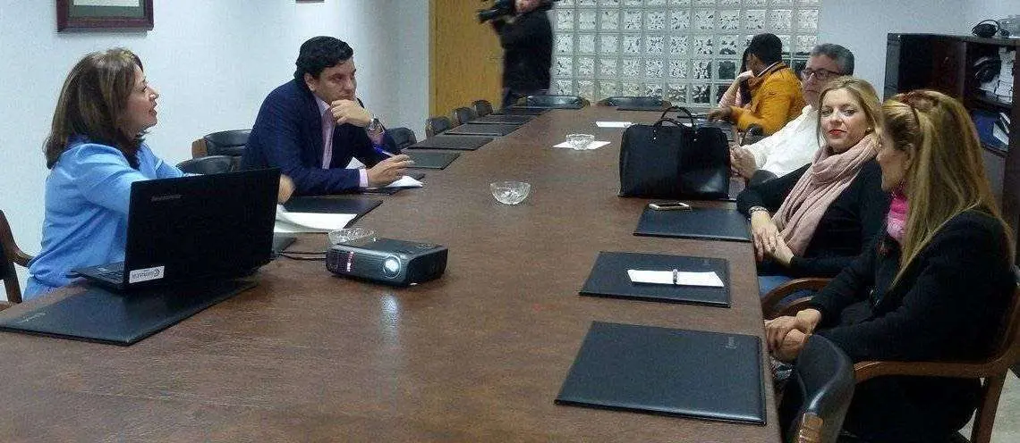 charla camara comercio 2611