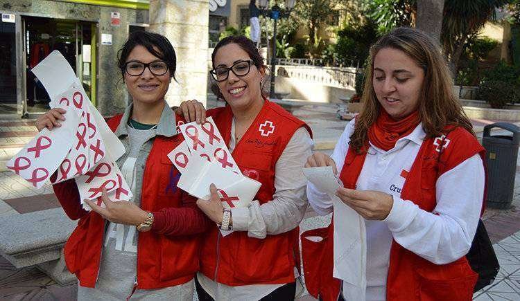 voluntarias cruz roja día mundial contra el sida 2014