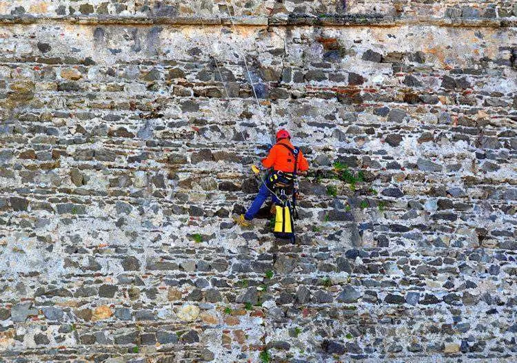 trabajador-en-vertical-1