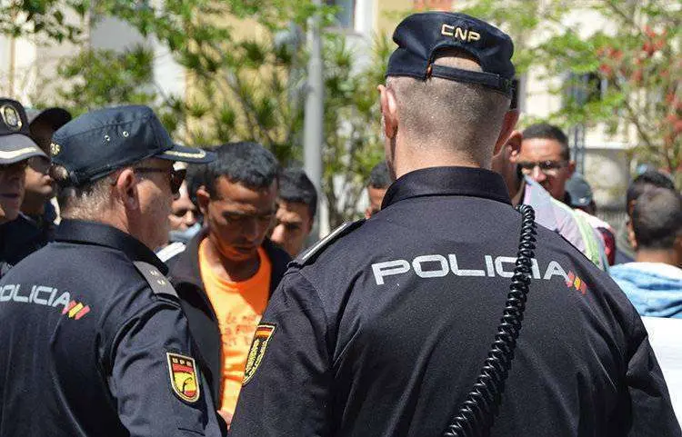 policias nacionales recortada