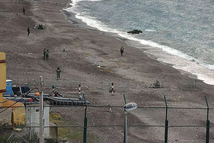 Fotos dispositivo playa benzu zona marroqu&iacute; (custom-1)