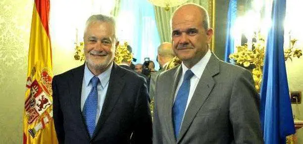 chaves gri&ntilde;&aacute;n foto de m&ordm; admones, p&uacute;blicas
