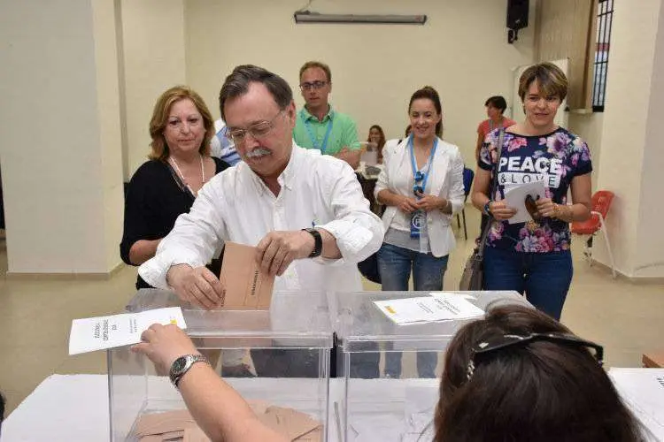 Vivas ejerciendo el derecho al voto