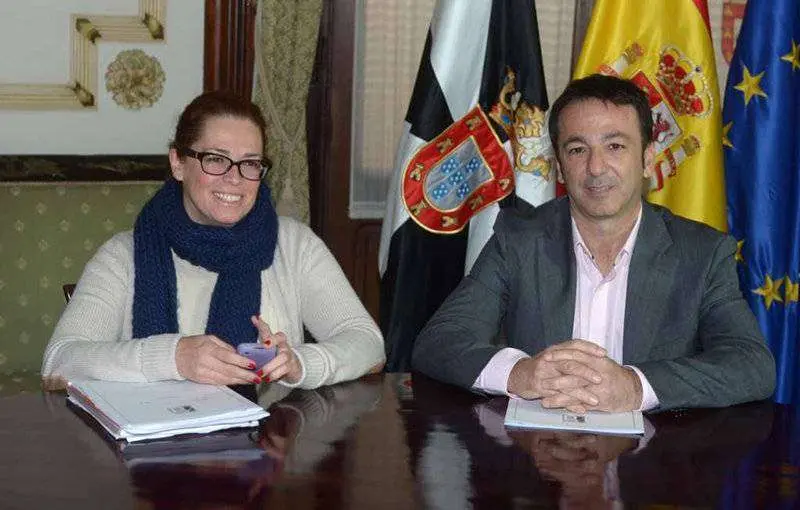Carolina_Hurtado_Mendoza_ICD_Deporte_Fernando_Ramos_consejero_Juventud_Turismo_Fiestas_sala_rotonda_1web