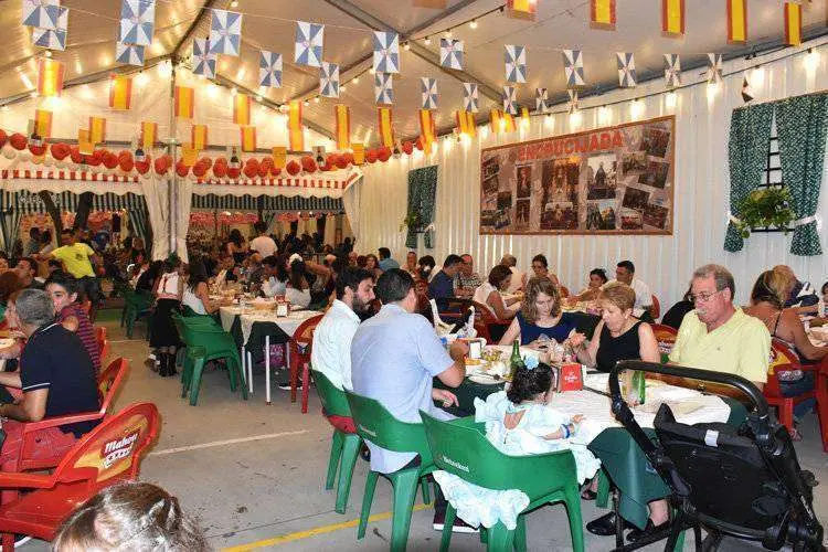 Las-casetas-con-un-inmejorable-ambiente-de-feria