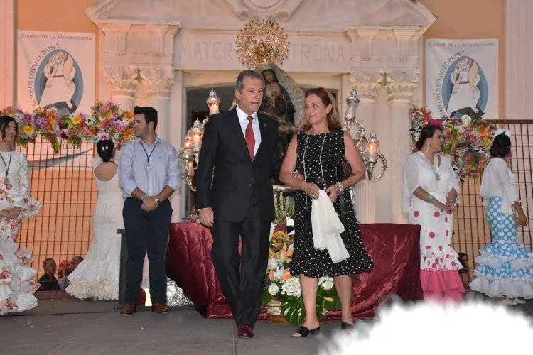El-Comandante-General-de-Ceuta-y-esposa