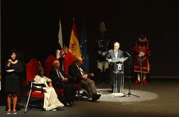 dis-de-ceuta-medallas-2-septiembrecustom