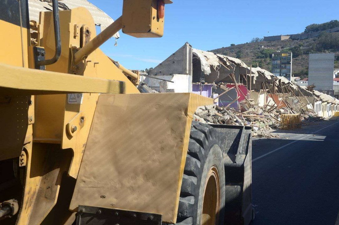 demolicion calle escuelas prácticas escombros vivienda