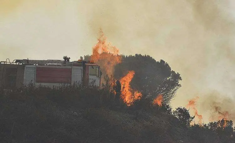 Bombero-entre-llamas