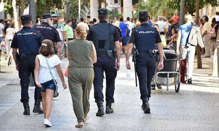 POLIC&Iacute;A NACIONAL