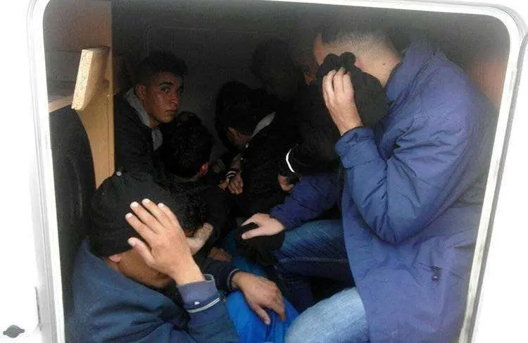 Migrantes ocultos en autocaravana por un franc&eacute;s 26 diciembre 2016