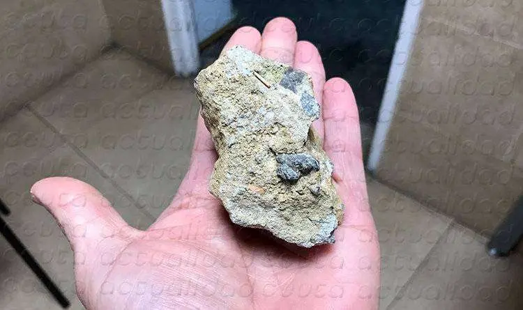 piedra lanzada contra bomberos