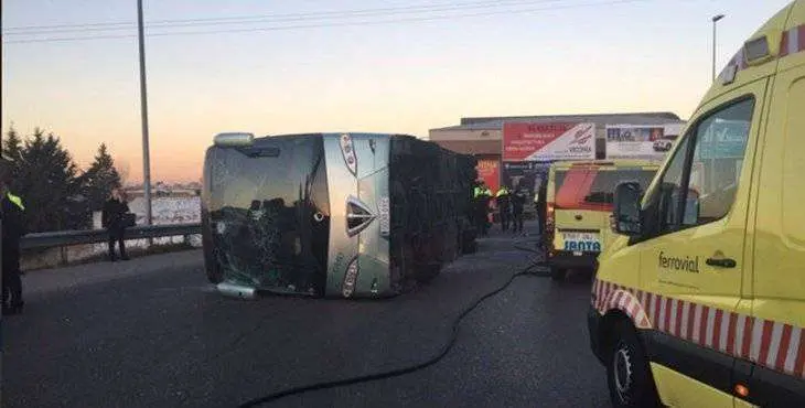 autob&uacute;s volcado fuenlabrada