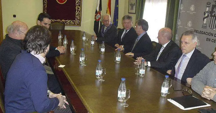Representantes de las administraciones y Rad&oacute;n, durante la reuni&oacute;n mantenida el pasado febrero/CEDIDA/ARCHIVO