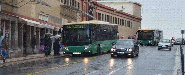 autobuses almadraba lluvia calle (1) recortada
