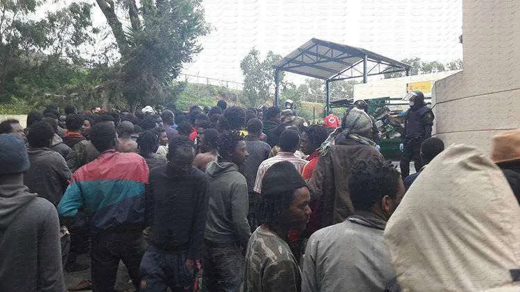 inmigrantes ceti puerta