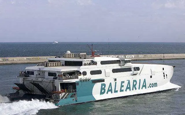  Digital. Barcelona 02/08/06 - Flota de la compa&ntilde;ia naviera Balearia atracada en el puerto de Barcelona.  - (c) Vicens Gimenez