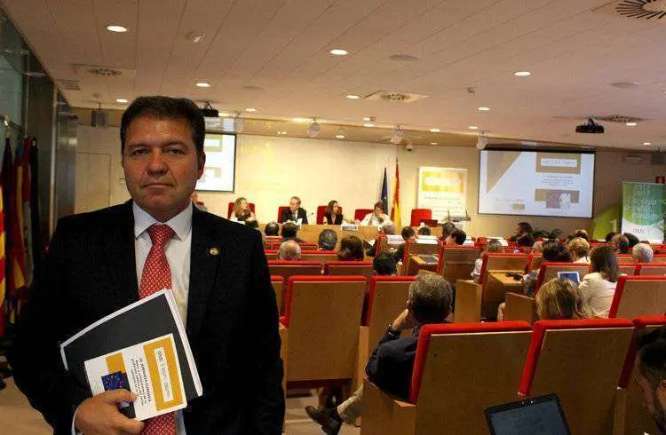 roviralta-en-la-asamblea-de-medicos