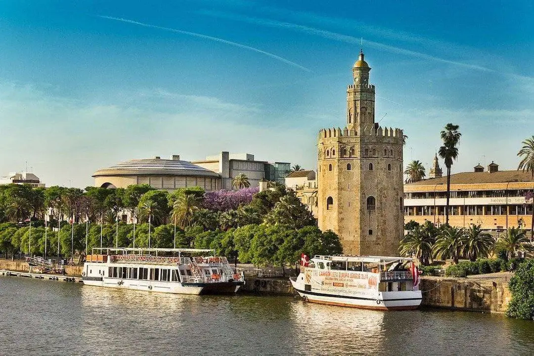 Torre del Oro de Sevilla. La ciudad en alerta m&aacute;xima de calor. / Pixabay