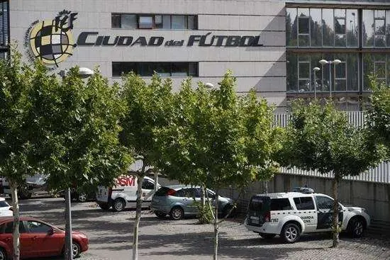 Detenido el presidente de la Federaci&oacute;n Espa&ntilde;ola de F&uacute;tbol &Aacute;ngel Mar&iacute;a Villar