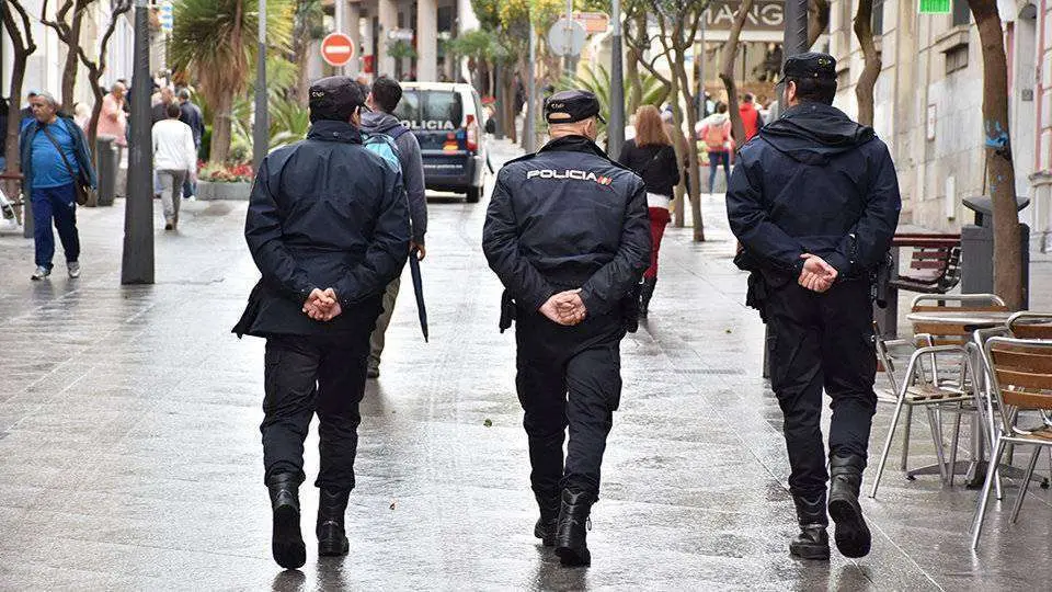 polic&iacute;a en la calle