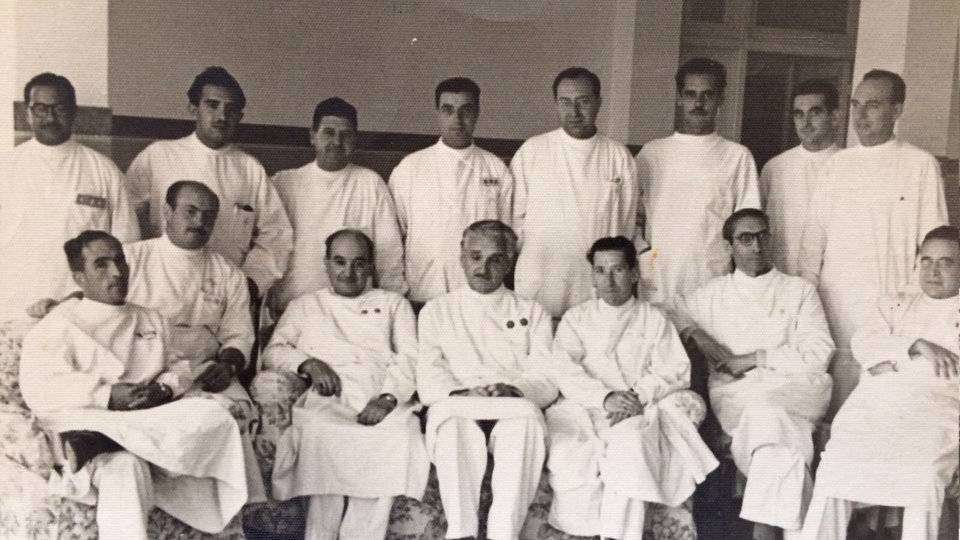 Doctor Alfonso Turégano (tercero por la derecha) en el Hospital Militar de Tetuán