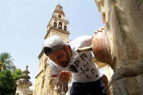 Alertas por calor en quince provincias de seis comunidades aut&oacute;nomas