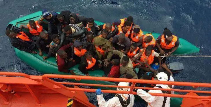patera migrantes salvamento