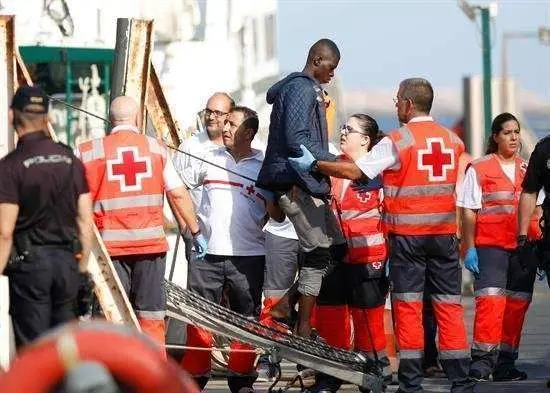 Rescatan a 41 inmigrantes en el Estrecho, entre ellos ocho menores