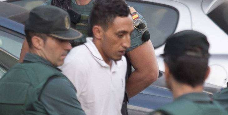 Driss Oukabir, suspected of involvement in the terror cell that carried out twin attacks in Spain, is escorded by Spanish Civil Guards from a detention center in Tres Cantos, near Madrid, on August 22, 2017 before being tranferred to the. National Court
Under heavy security, police vans entered the National Court, which deals with terrorism cases, where a judge will question them and decide what -- if any -- charges to press against them over the vehicle attacks that left 15 dead and 120 injured. / AFP PHOTO / STRINGER